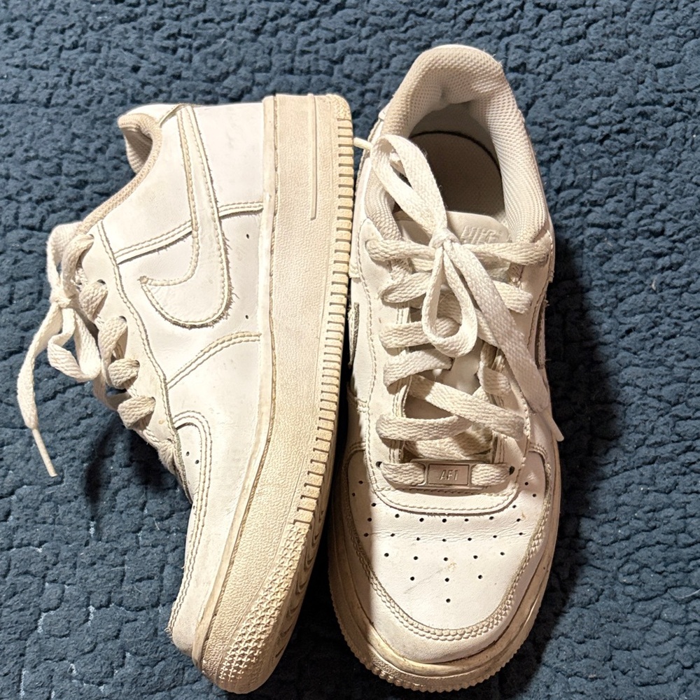 Nike Kids White/Cream Low-Top Sneakers